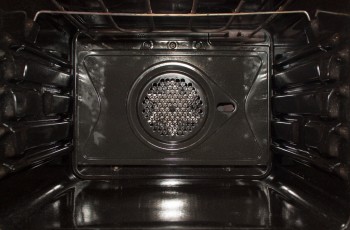 Ren ovn efter rengøring med pyrolyseprogram